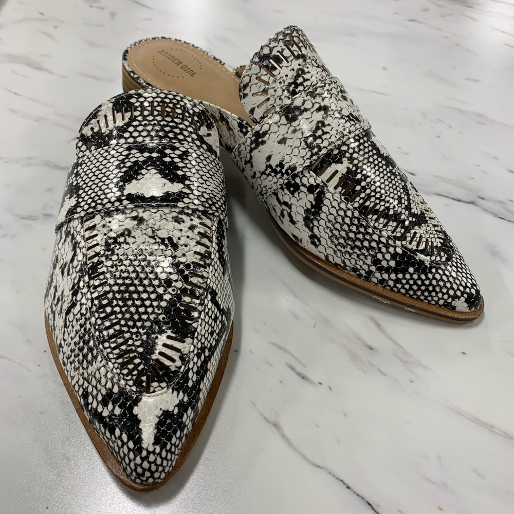 🔥BRAND NEW IN BOX🔥 Snakeprint Mules